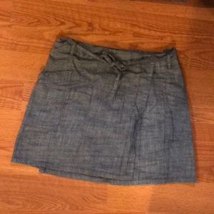 Gap skirt